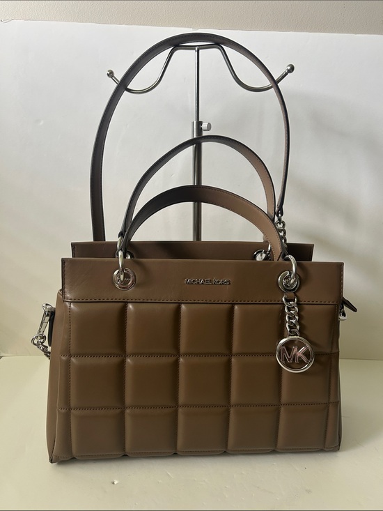 Michael Kors Handbags - Michael Kors Susan Medium Quilted Leather Tote/Crossbody in the color Driftwood.